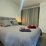 Gite 6 Personnes Avec Grand Jardin A 5 Minutes Du Centre Historique Semesterbostad Sarlat-la-Canéda